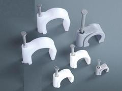 Скоба (кліпса) кабельна кругла зі сталевим цвяхом