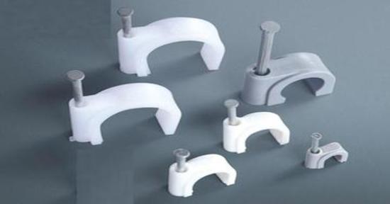 Скоба (кліпса) кабельна кругла зі сталевим цвяхом